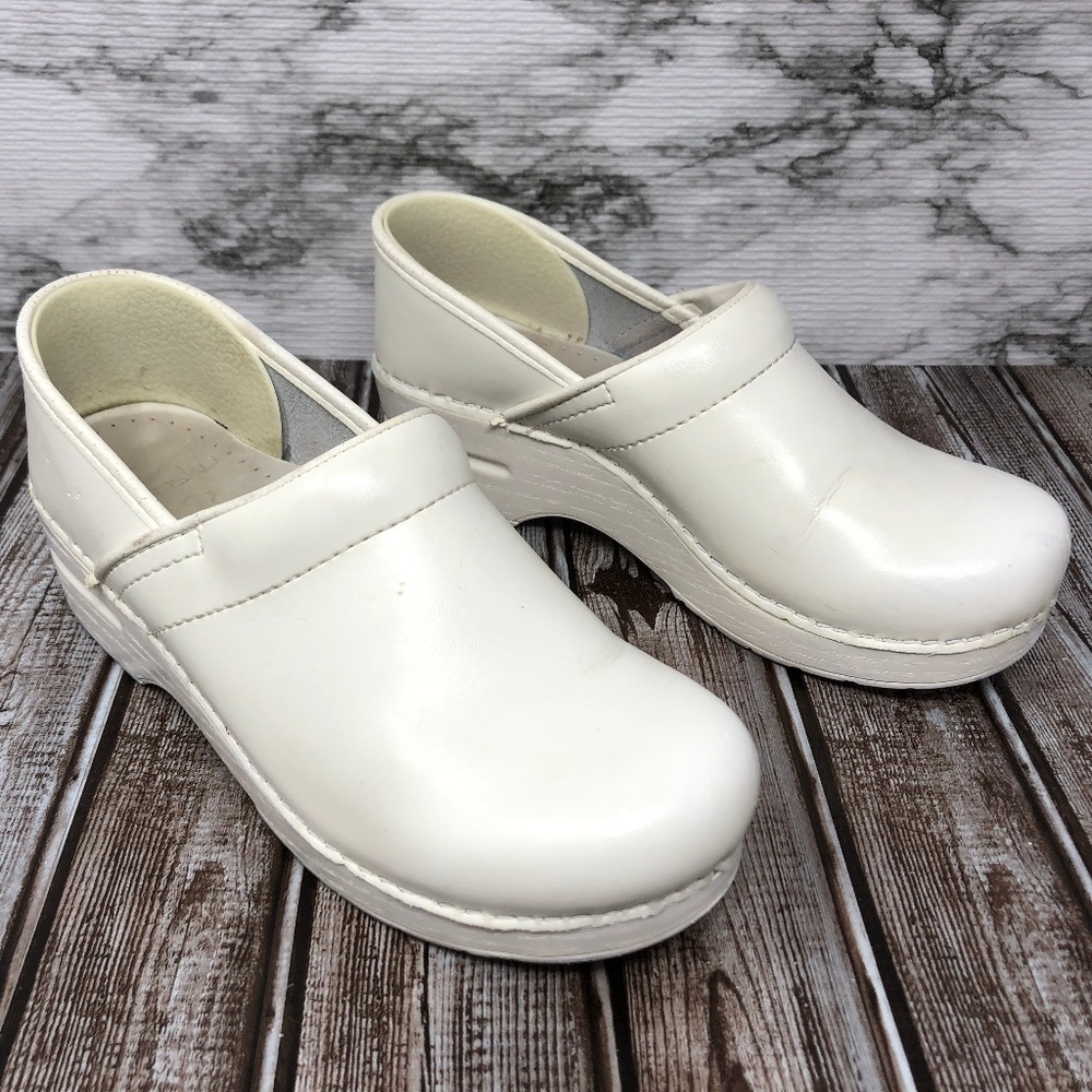 Womens Dansko 38 white nurse clogs leather US 8